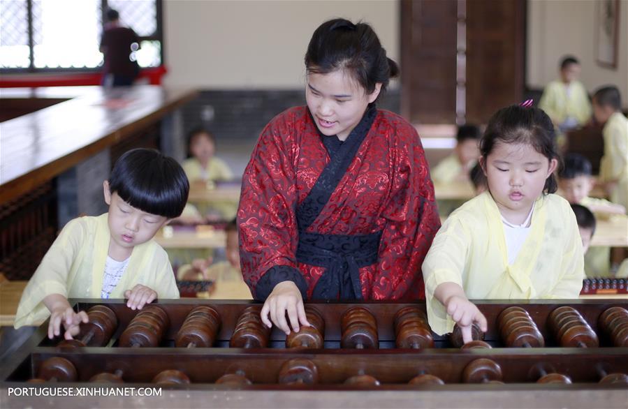 Acampamento de Verão da Cultura Tradicional Nacional é realizado em Hebei