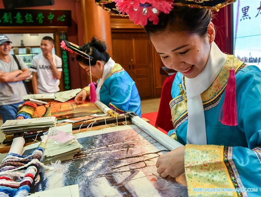 Exposição do bordado Bohai Mohe em Harbin, no nordeste da China