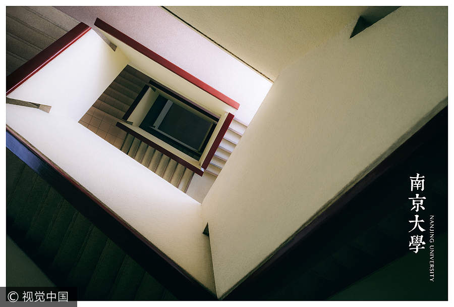 Estudante chinês cria projeto fotográfico sobre escadas em espiral