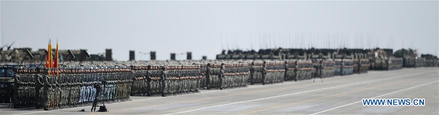 China realiza primeiro desfile pelo Dia do Exército