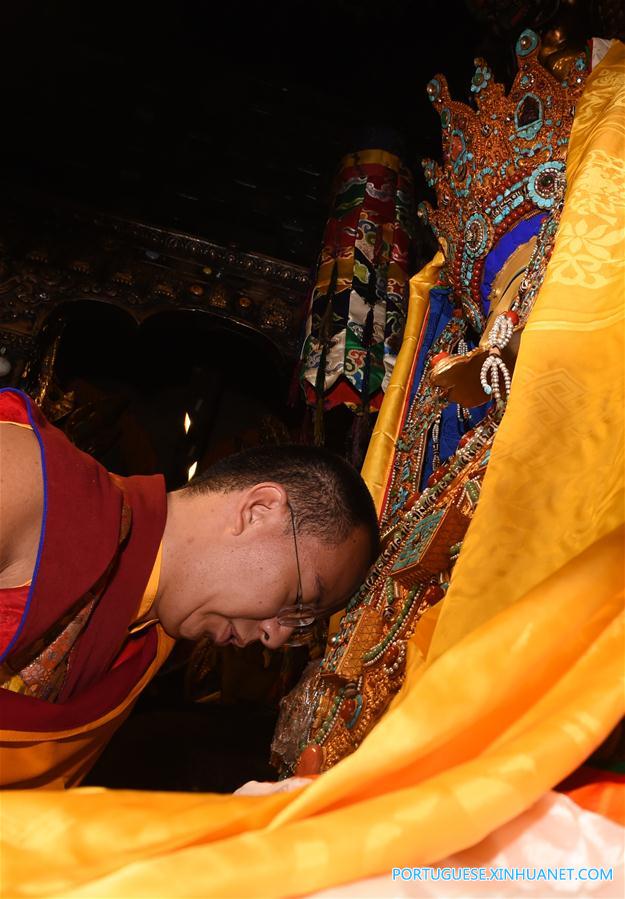 Panchen Lama realiza serviços budistas no Tibete