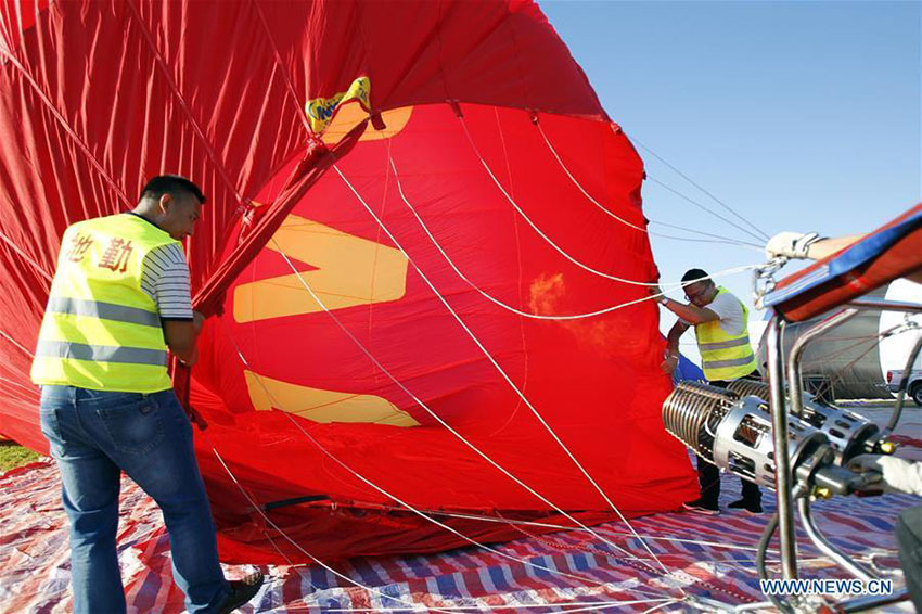 Festival de balões de ar quente realizado em Ningxia