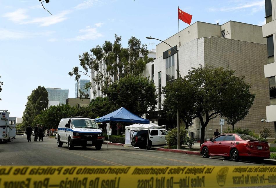 Homem dispara arma de fogo contra consulado-geral da China em Los Angeles, cometendo de seguida suicídio