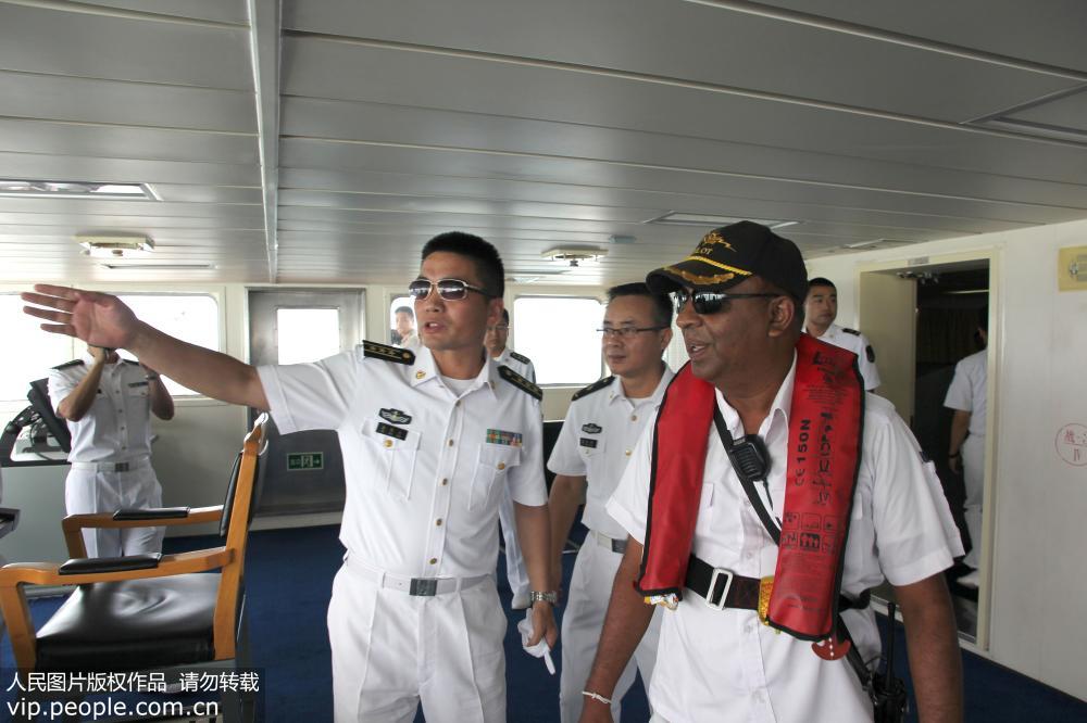 Navio-hospital da China ancora pela primeira vez no Sri Lanka