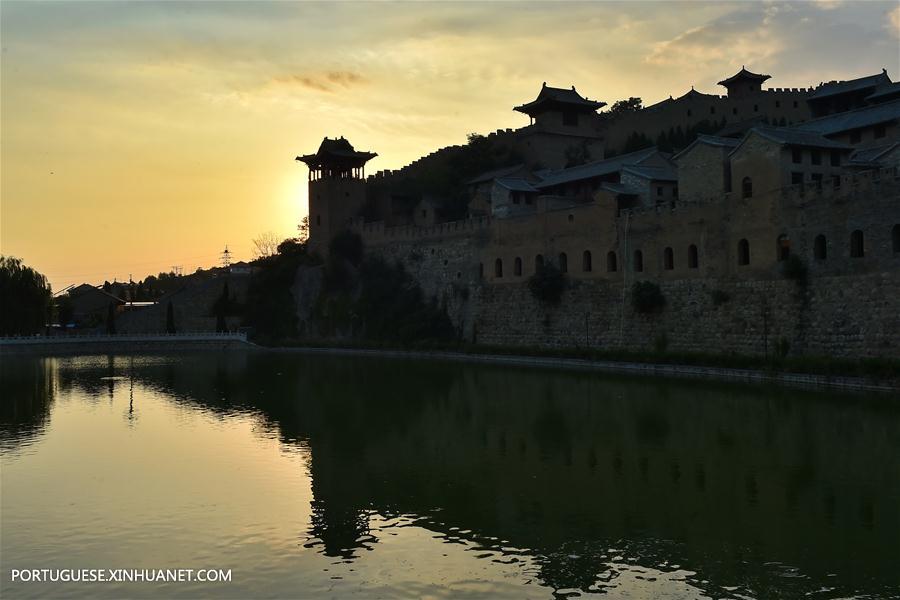 Castelo antigo em Shanxi atrai turistas, no norte da China