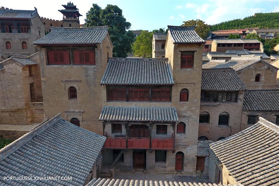Castelo antigo em Shanxi atrai turistas, no norte da China