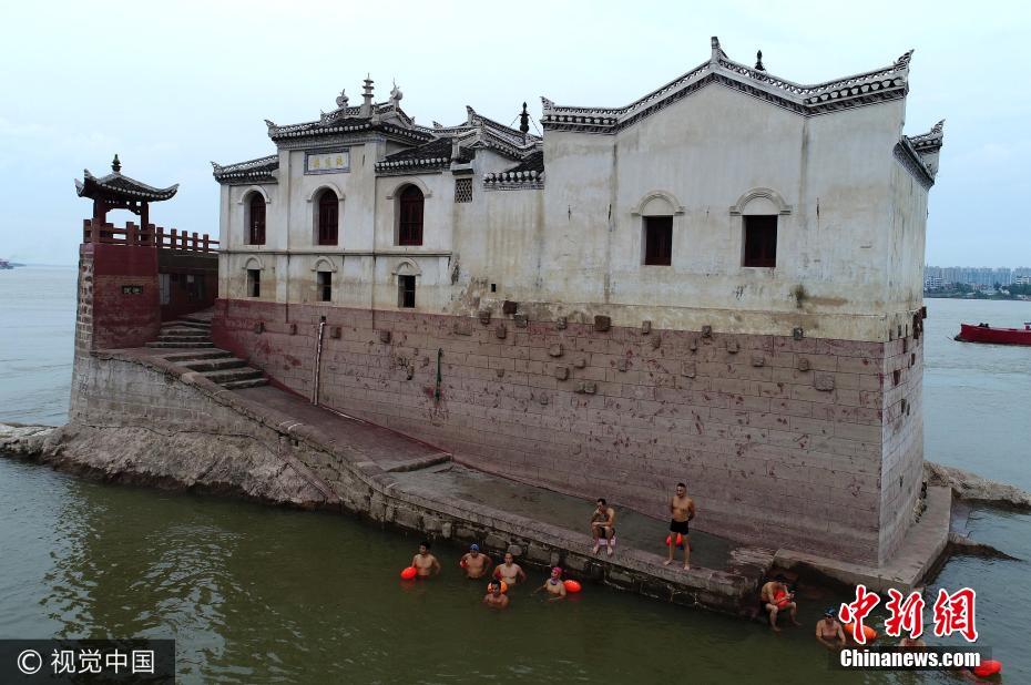 Templo ressurge após inundações em Hubei