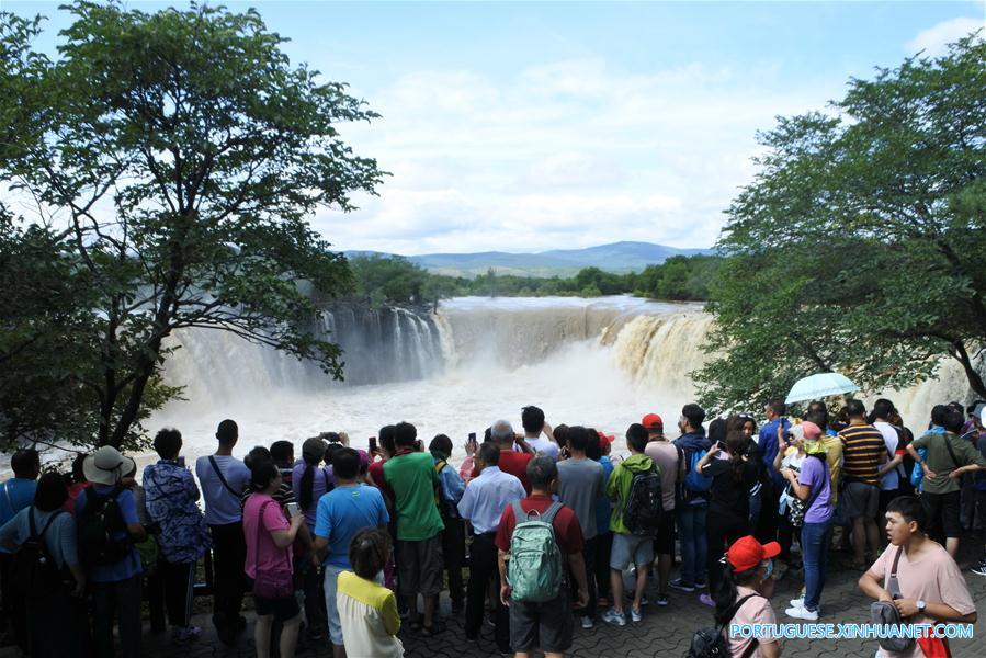 Paisagem da cachoeira Diaoshuilou em Heilongjiang, no nordeste da China