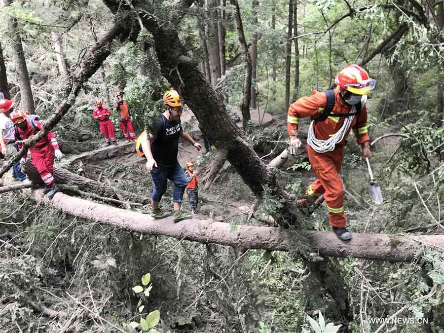 Terremoto de Sichuan: Equipes de resgate prosseguem buscas de salvamento