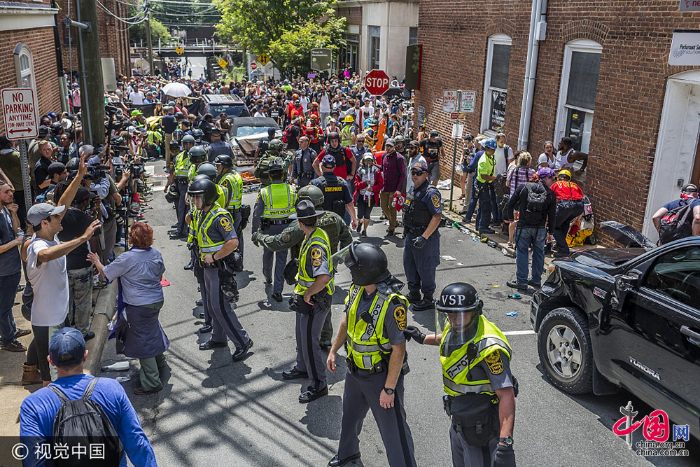 Manifestação supremacista branca na Virgínia causa três mortos e 34 feridos