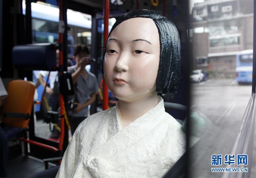 Estatuetas de “mulheres de conforto” colocadas em ônibus na Coreia do Sul