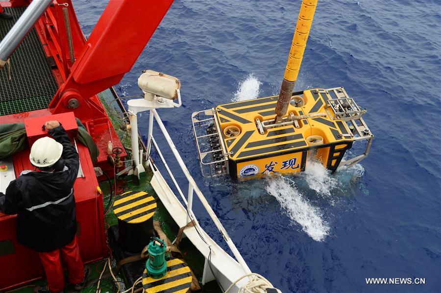 ROV chinês recolhe amostras no oceano Pacífico Ocidental