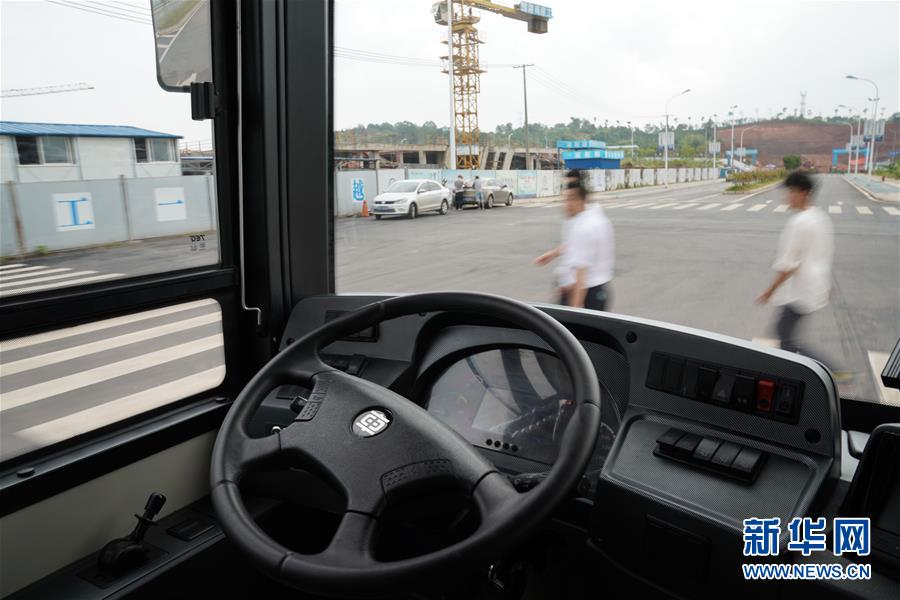 Primeiro ônibus inteligente sem motorista entra em fase de teste na China