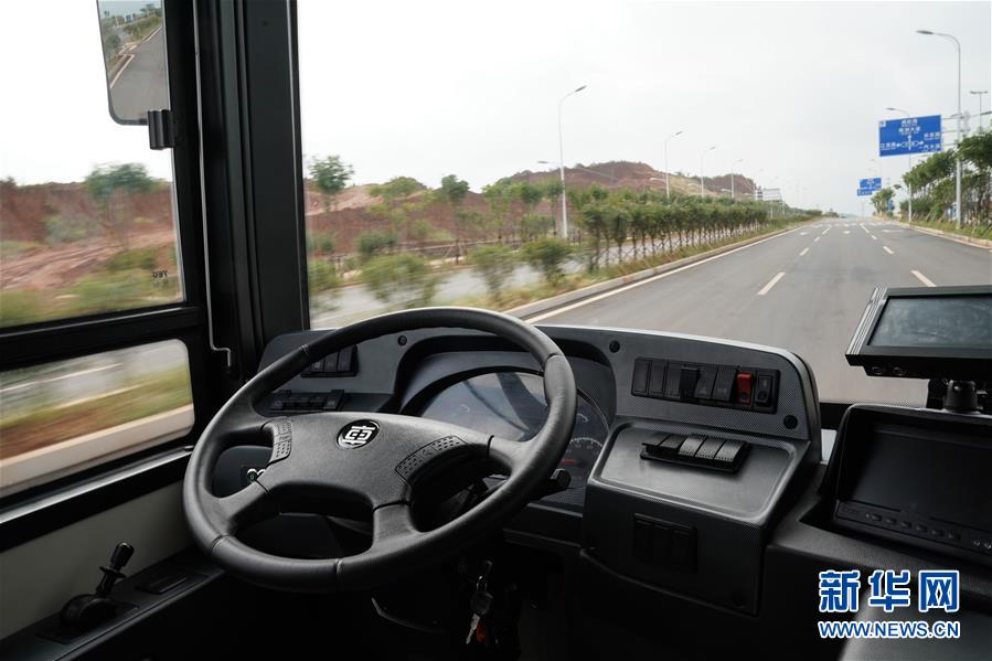 Primeiro ônibus inteligente sem motorista entra em fase de teste na China