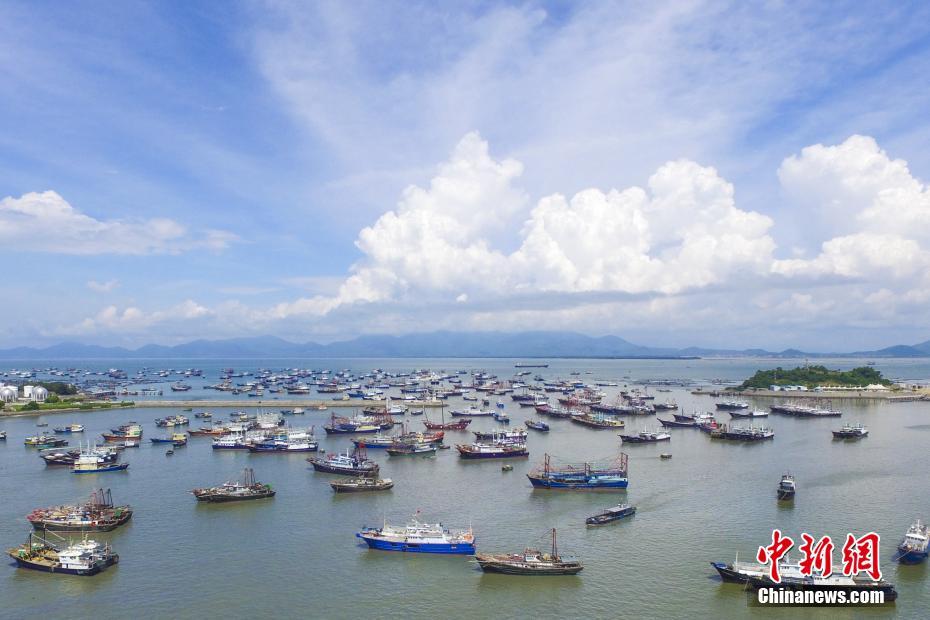 Pescadores preparam barcos para época de pesca no Mar do Sul da China