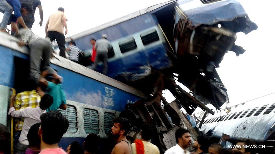 Acidente de trem na Índia mata 23 pessoas