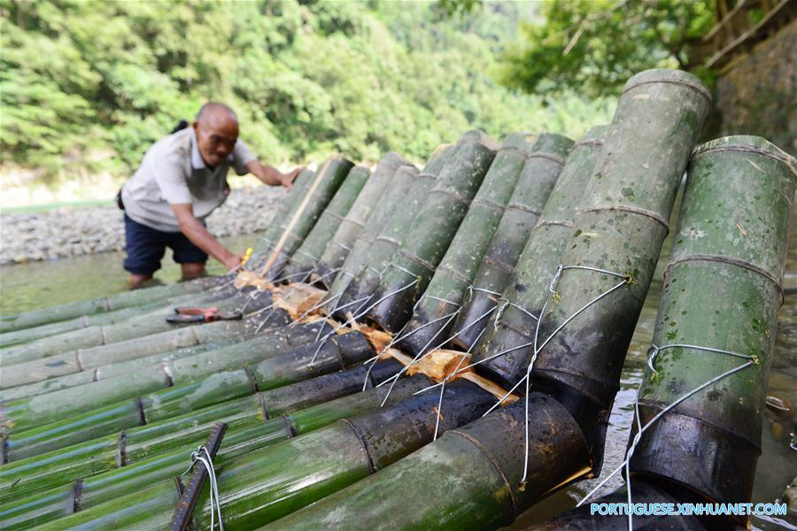 Fabricação de jangadas de bambu reaparece em Guizhou