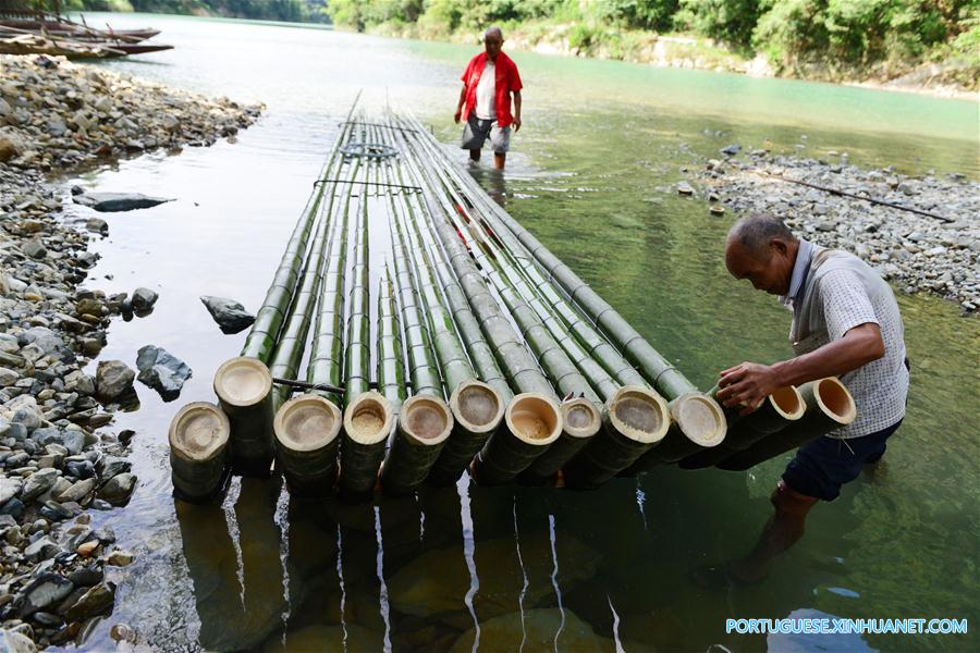 Fabricação de jangadas de bambu reaparece em Guizhou