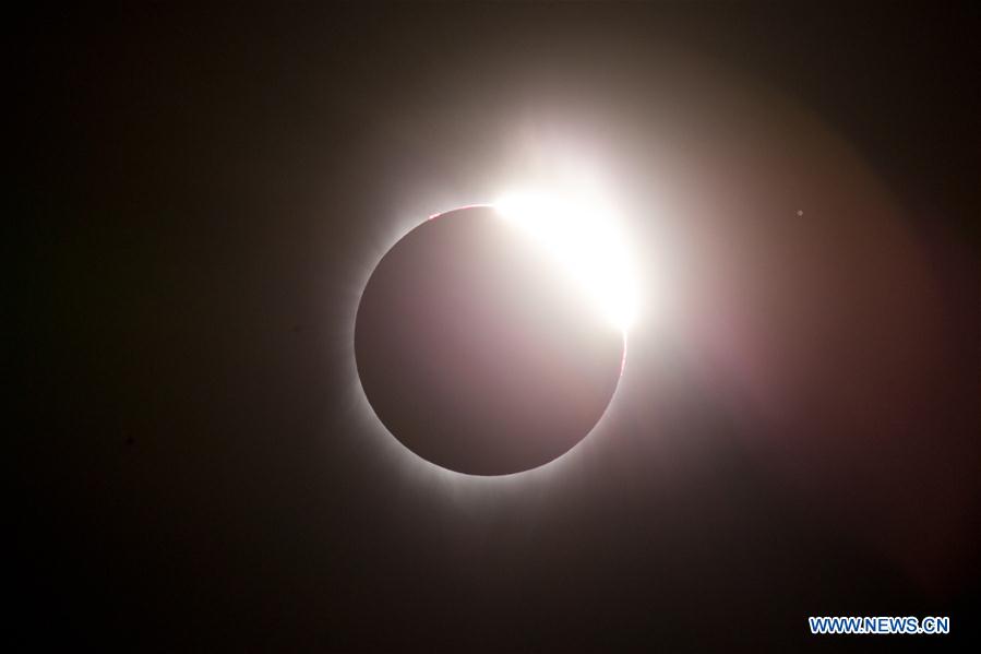 Milhares de americanos assistiram a eclipse solar total