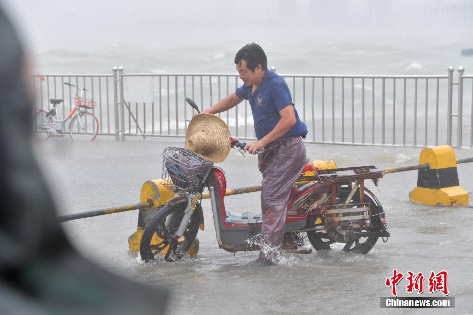 Tufão Hato chega ao sul da China
