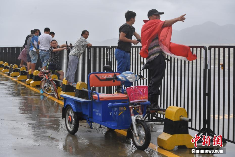 Tufão Hato chega ao sul da China