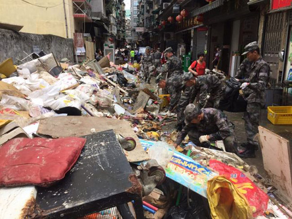 Tufão Hato: Soldados da Guarnição do ELP em Macau são mobilizados para operações de limpeza