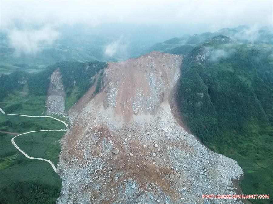 China ativa resposta de emergência depois do deslizamento de terra em Guizhou