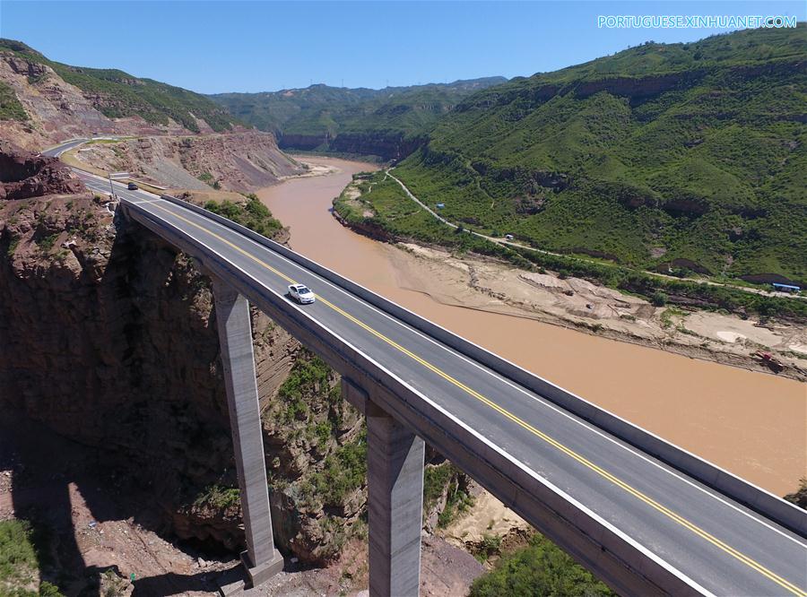 Nova rodovia ao longo do rio Amarelo abre ao tráfego