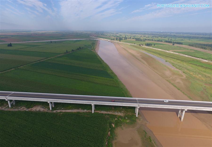Nova rodovia ao longo do rio Amarelo abre ao tráfego