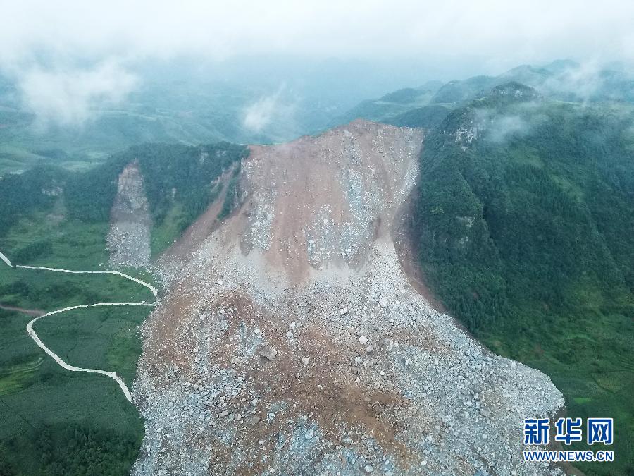 Deslizamento de terra deixa 26 mortos e 9 desaparecidos no sudoeste da China