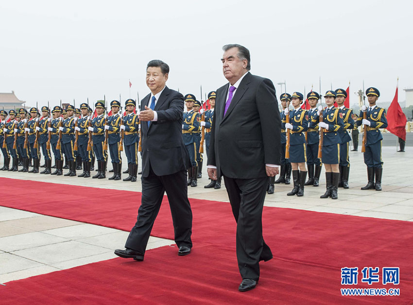 Xi Jinping se encontra com seu colega do Tajiquistão