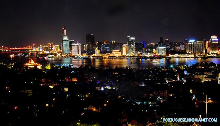 Vista noturna de Xiamen, cidade que sediará a 9ª Cúpula do BRICS