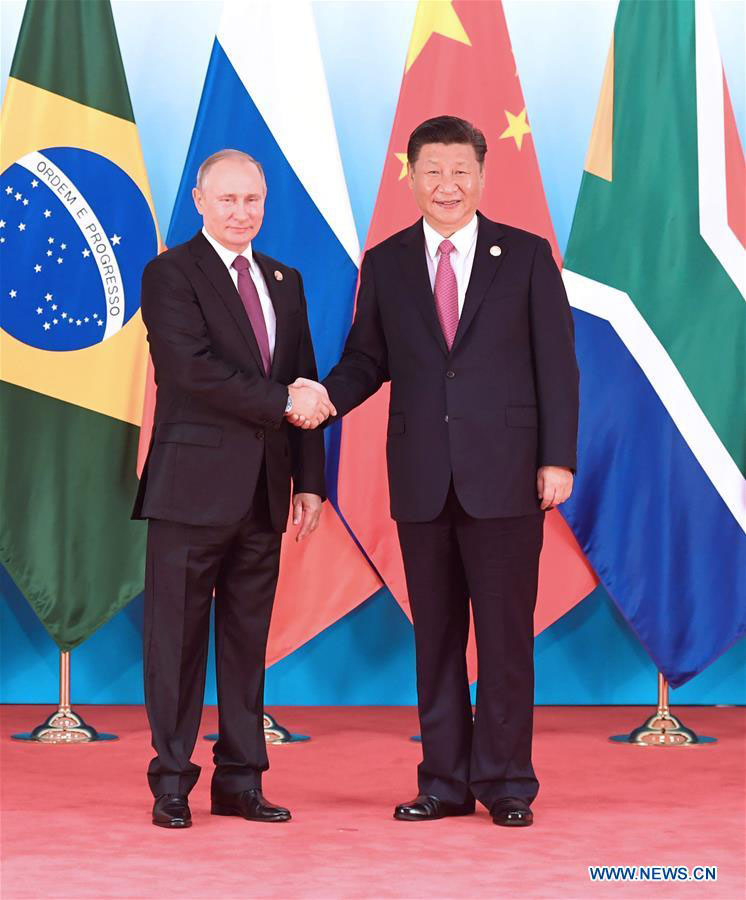 Líderes dos países do BRICS posam para foto de grupo antes da cúpula