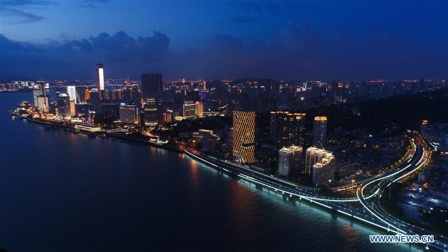 Galeria: vista noturna de Xiamen, cidade anfitriã da cúpula dos BRICS 2017