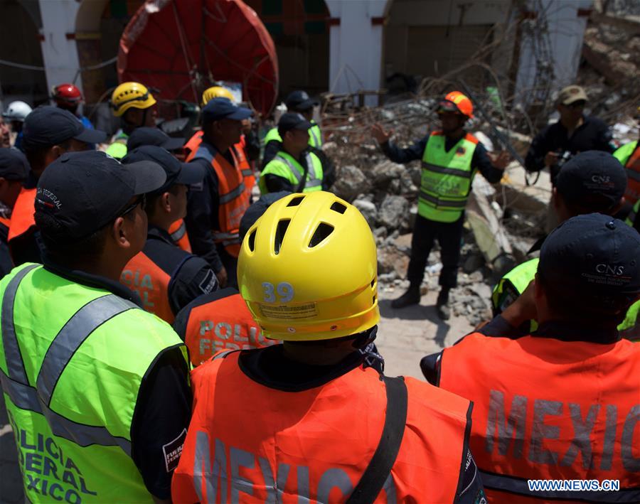 Número de vítimas mortais de terremoto no México sobe para 90