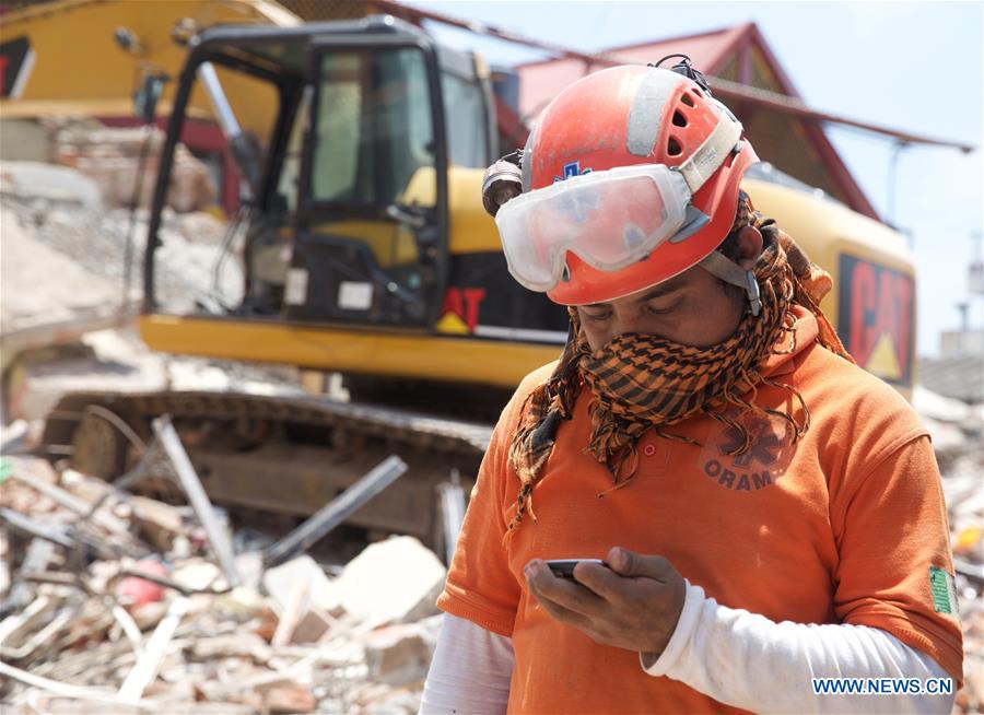 Número de vítimas mortais de terremoto no México sobe para 90