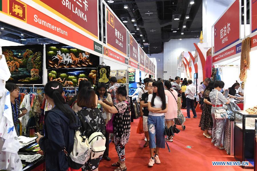 Expo China-ASEAN com participação de expositores de países ao longo do Cinturão e Rota