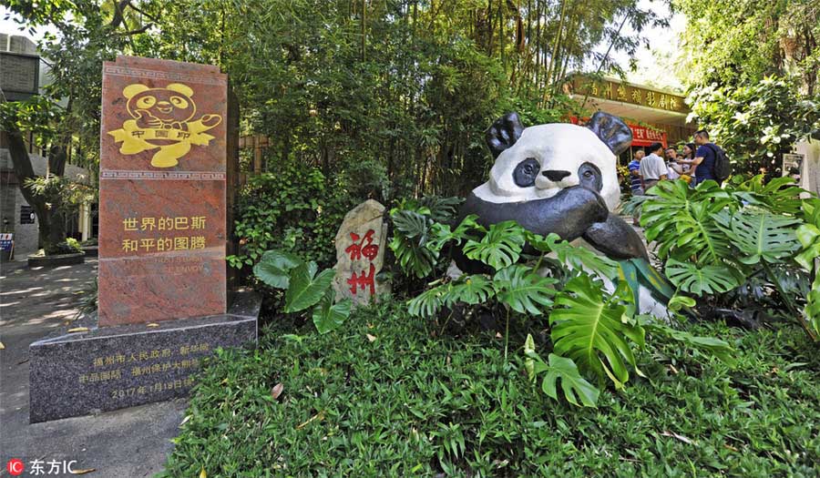 Visitantes prestam homenagem ao panda mais velho do mundo