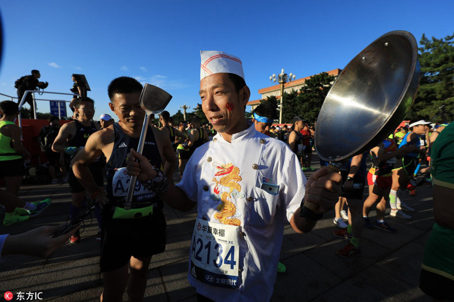 Corredores competem durante Maratona de Beijing 2017