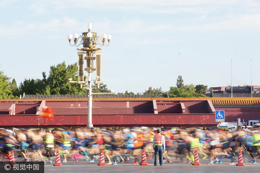 Corredores competem durante Maratona de Beijing 2017