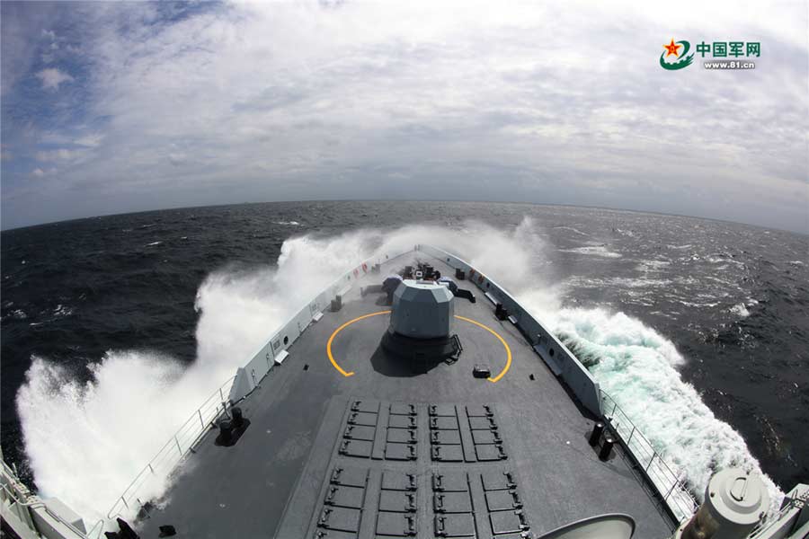 Marinhas chinesa e russa realizam exercício naval conjunto