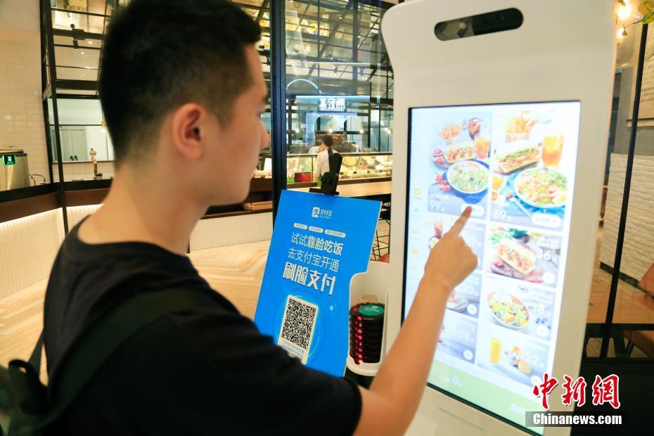 Restaurante introduz pagamento móvel com recurso à leitura facial em Hangzhou