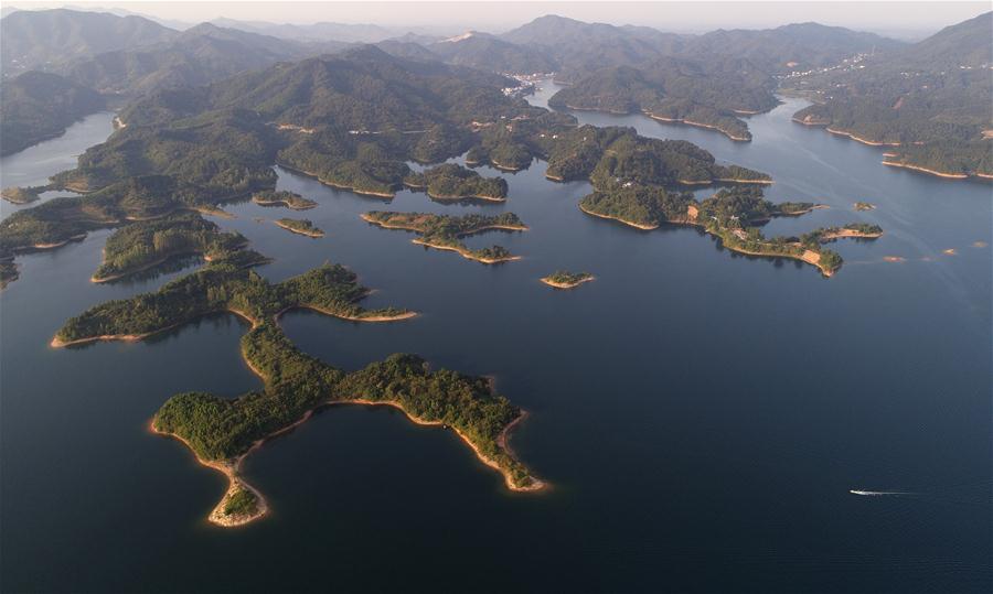 Cenário do reservatório Xianghongdian em Lu'an, no leste da China