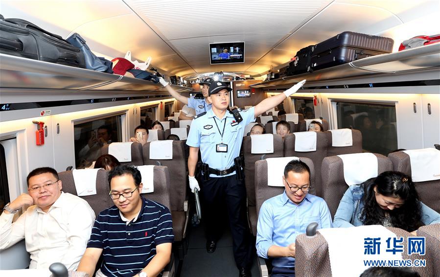 Trens-bala da China passam oficialmente a circular a 350km/h entre Beijing e Shanghai