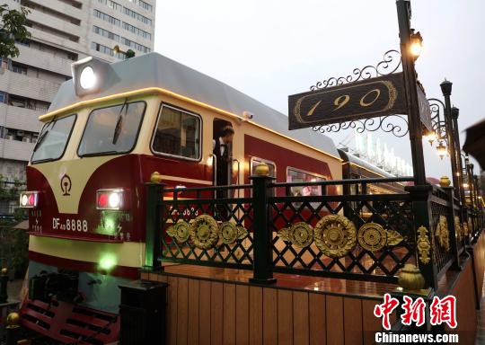 Cidade no nordeste da China transforma trem antigo em restaurante