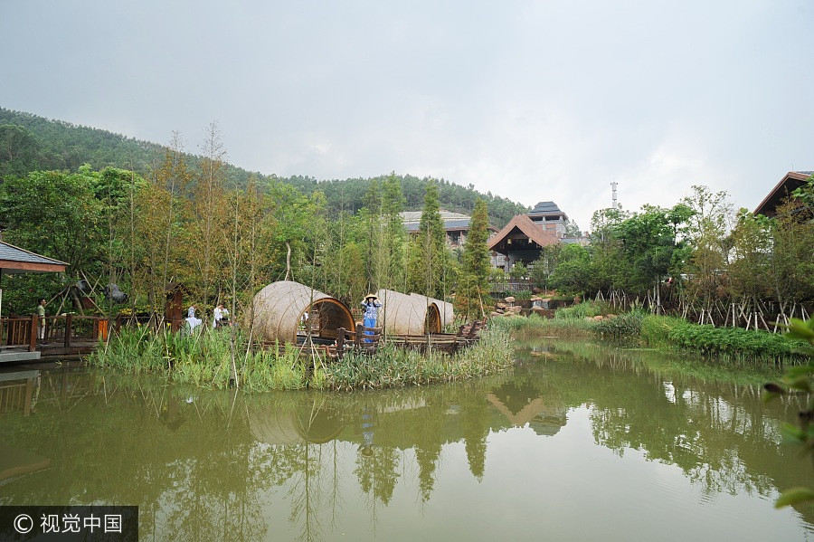 Barcos transformados em piscinas termais em Foshan
