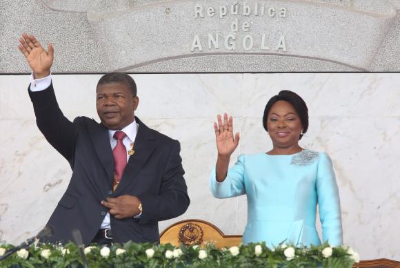 João Lourenço assume presidência de Angola