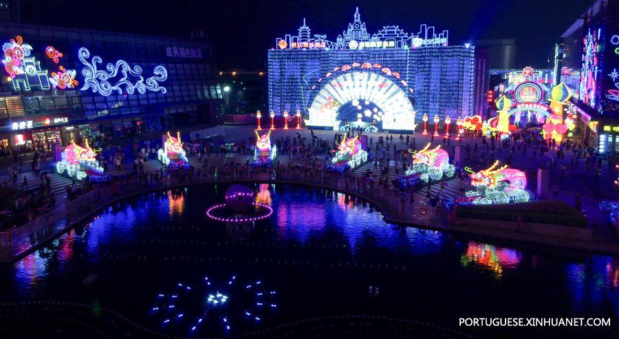 Festival de lanternas em Haining, no leste da China