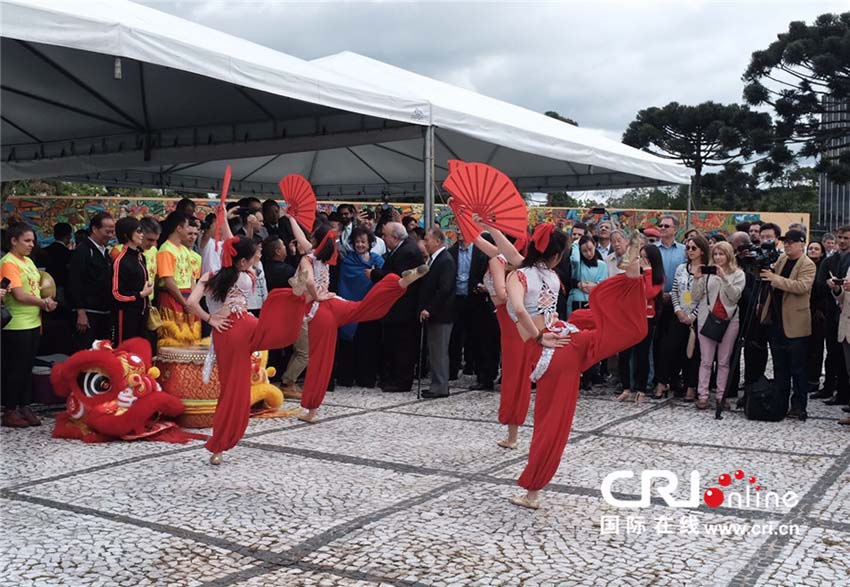 Curitiba dedica bienal de arte à China com obras em toda a cidade