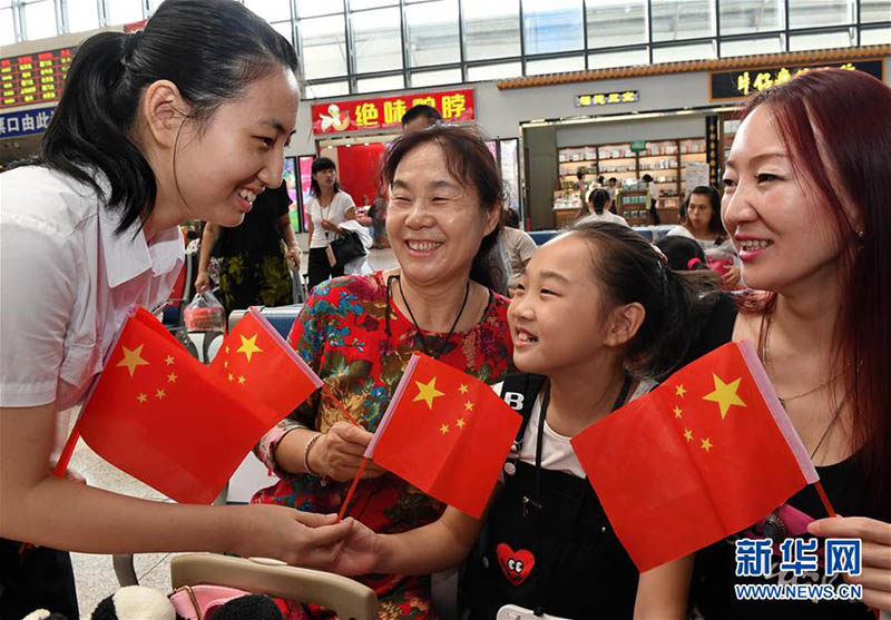Chineses em todo o país celebram o 68° aniversário da República